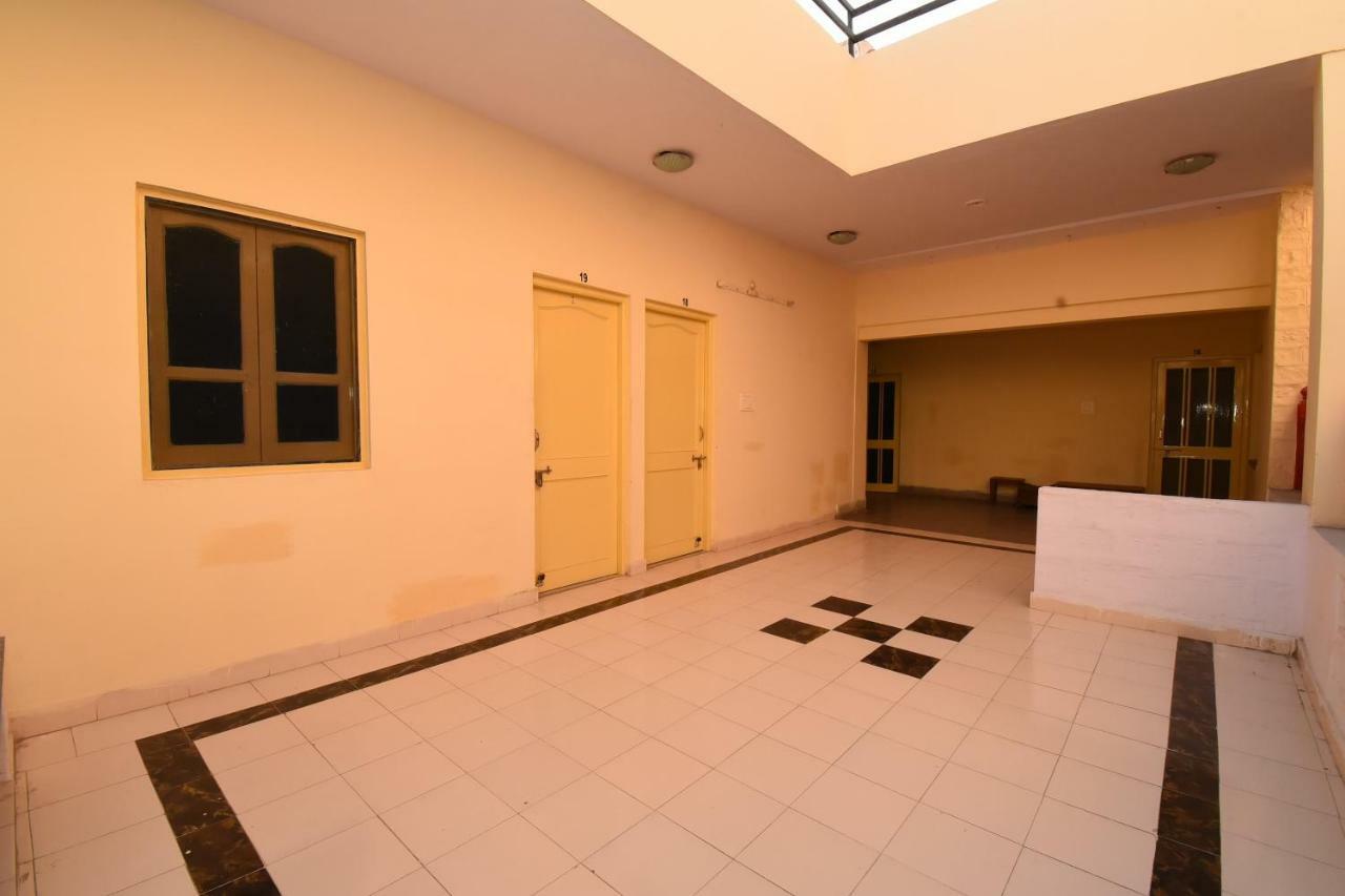 Oyo 30869 Urban Hotel 3*